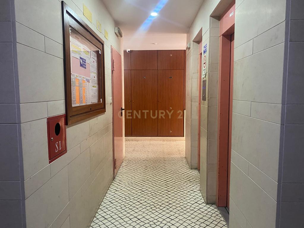 Apartamento de tipologia T3 com garagem e arrecadação em Marvila - Image 3
