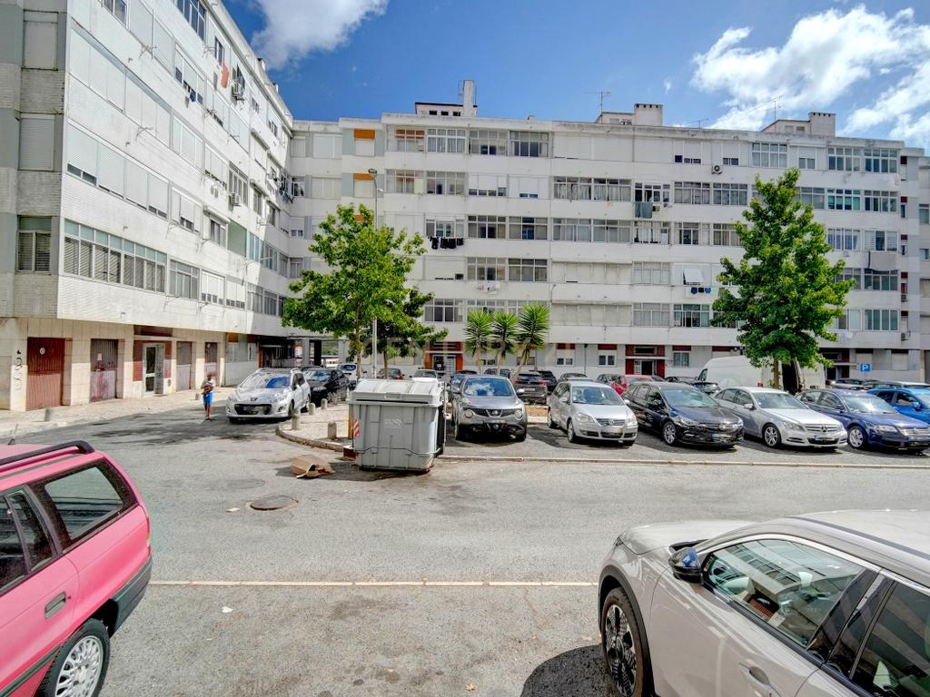 Apartamento T3 em Monte Abrãao: Localização e envolvente Privilegiadas - Image 23