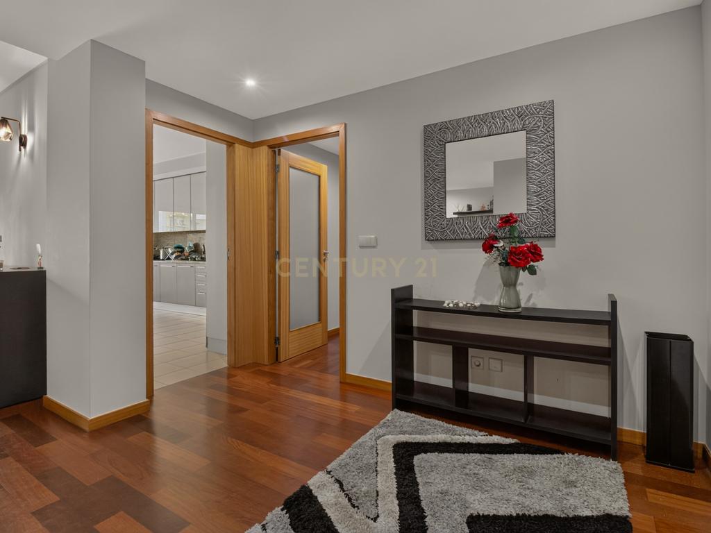Excelente Apartamento T3 com Garagem em Real, Braga - Image 3