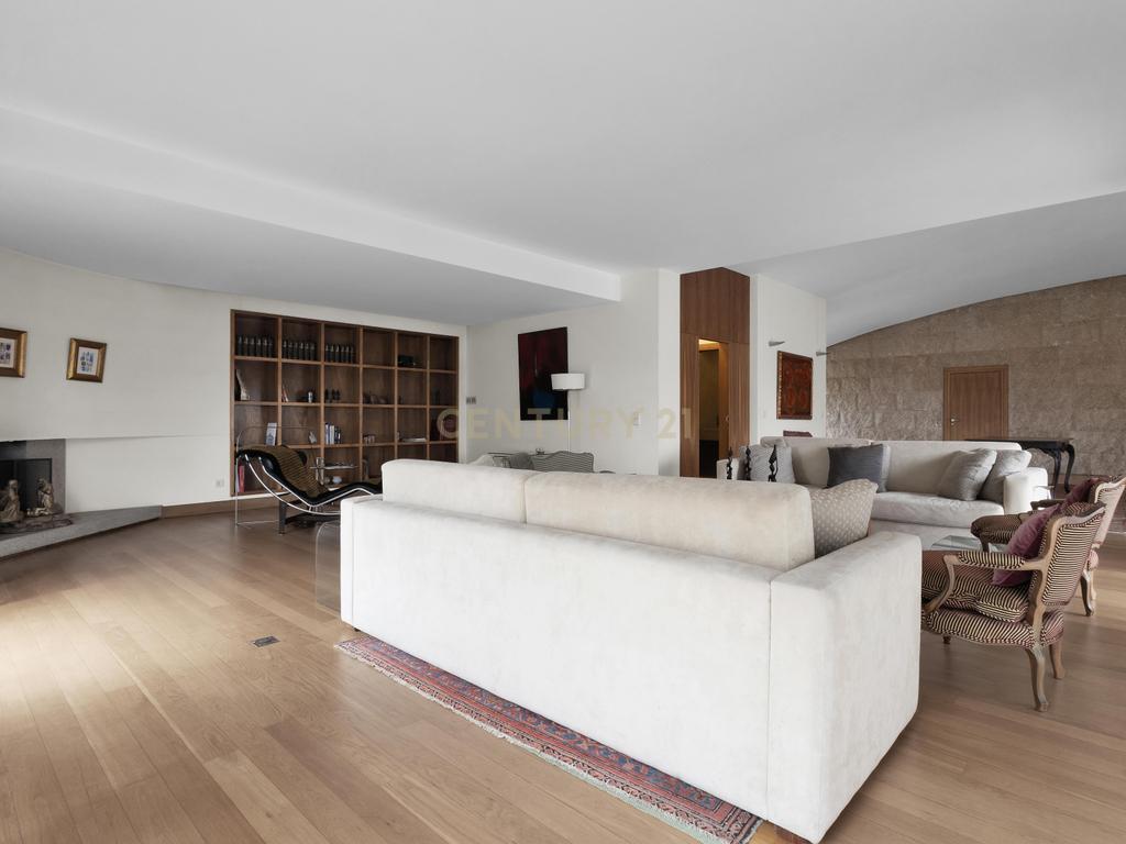 Moradia em vizela com 6 quartos e elevado potencial de investimento - Image 5