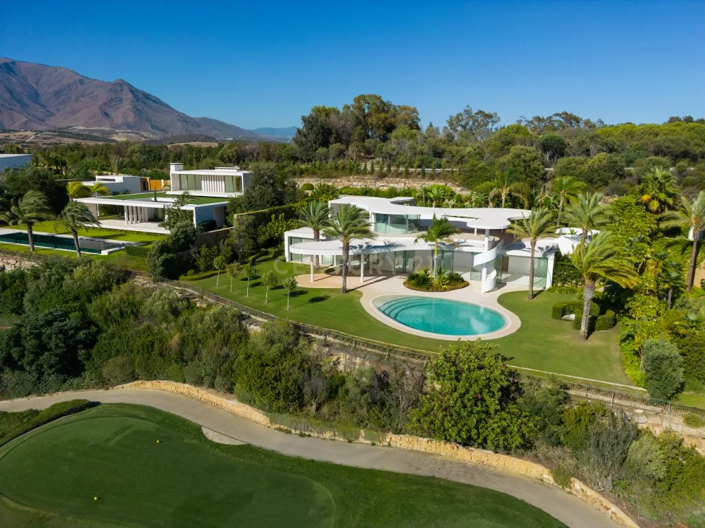 Villa de Golfe na Primeira Linha 7: Uma Obra-Prima Escultural da Arquitetura Visionária na Finca Cortesin - Image 19
