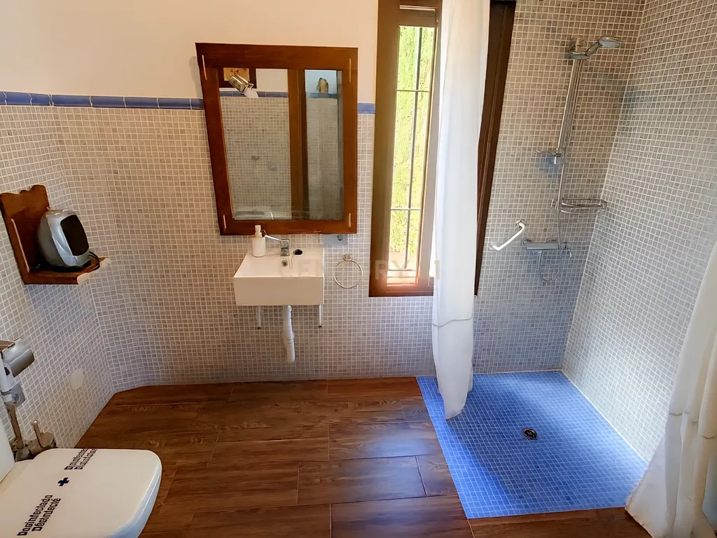 Exclusiva Propriedade Boutique com 3 Apartamentos Independentes, Piscina e Jardim Privado perto de Ronda – Elevada Rentabilidade Turística - Image 42