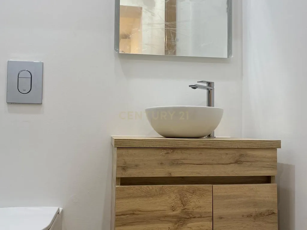 Apartamento T3+1*com logradouro | Totalmente remodelado | Centro de Lisboa - Image 19