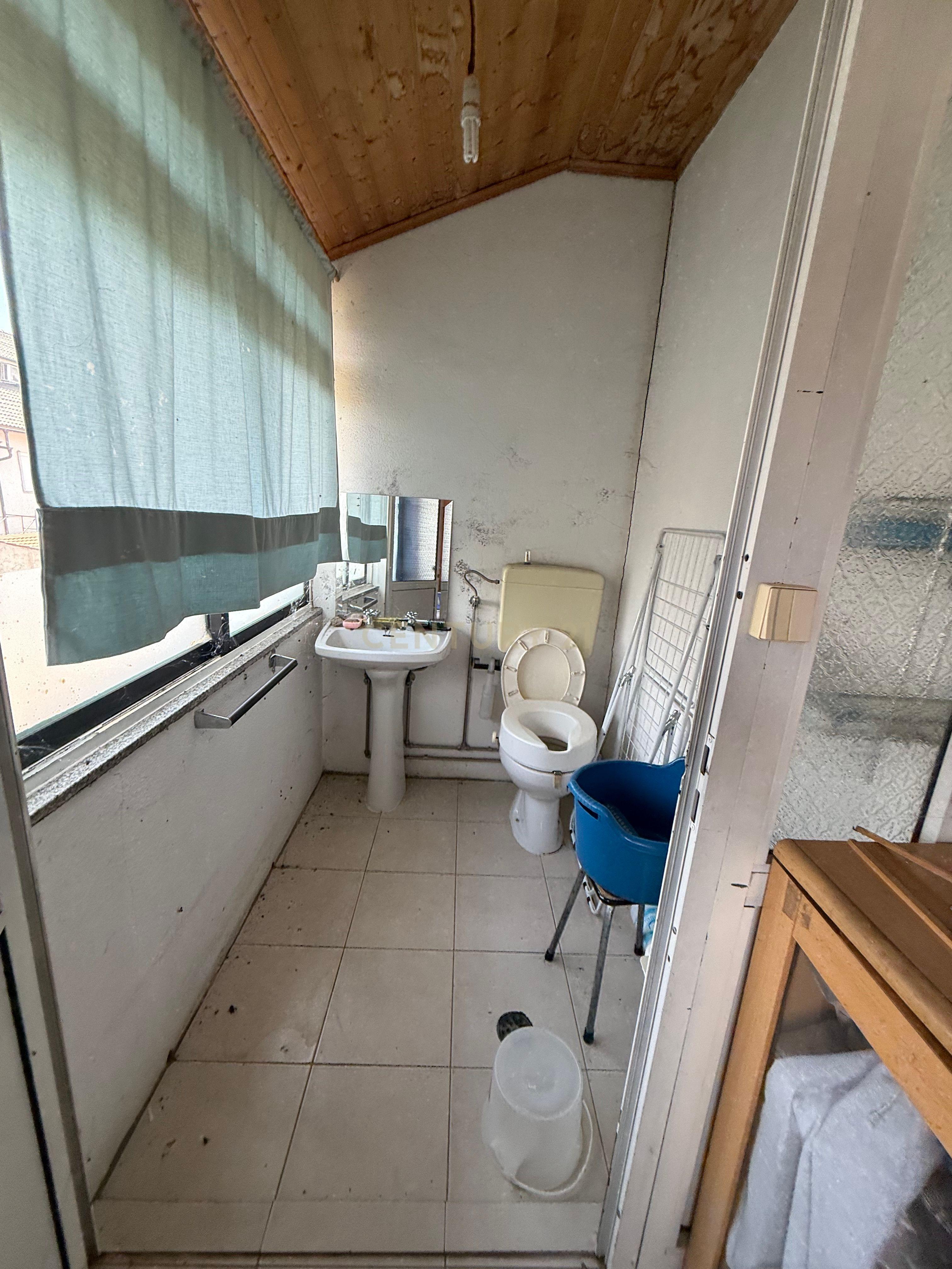 Fotografia 10 de Moradia BI-FAMILIAR perto do IPB e do Centro de Bragança, no Bairro das Cantarias. Tem TERRENO e GARAGEM!!!