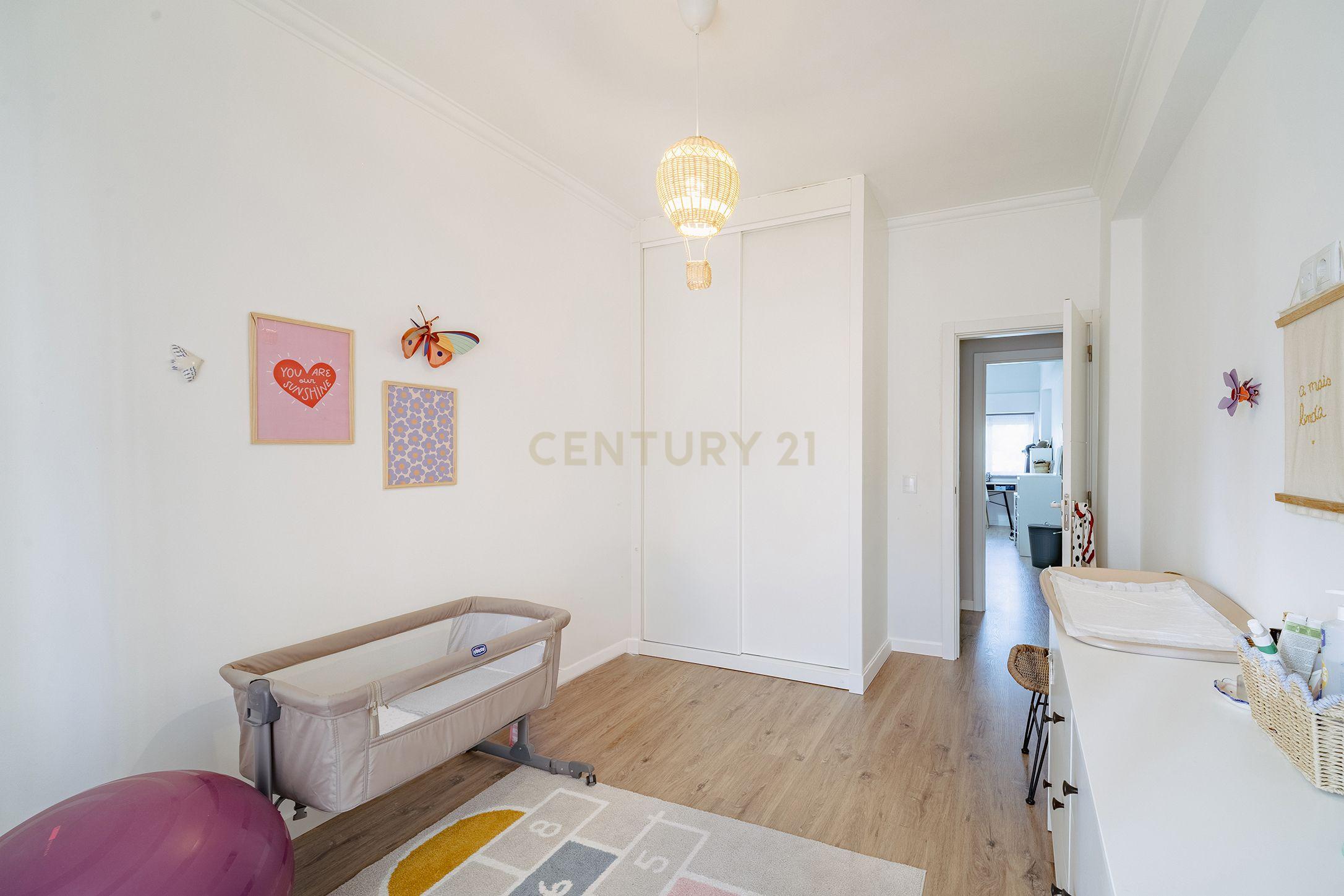 Fotografia 4 de Oportunidade Única no Feijó | T3 Remodelado, 107 m² e Pronto a Habitar