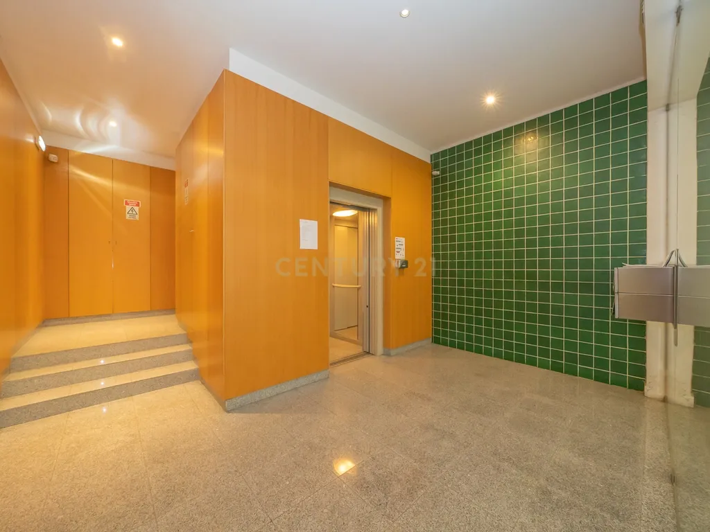 Apartamento T3 com Duas Varandas, Garagem Box e Lugar de estacionamento na Vila Serena, Pinhal Novo - Image 50