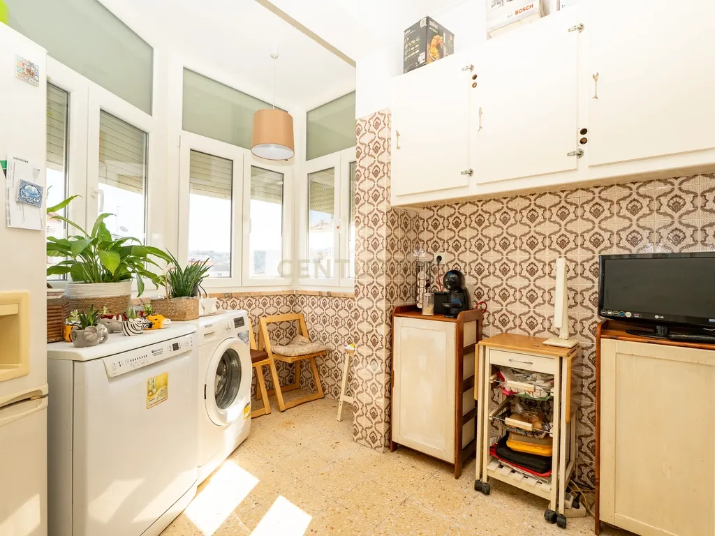 Apartamento T2 na Povoa de Santo Adrião com Excelente Localização e Conforto - Image 7