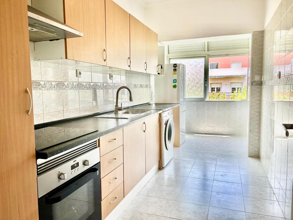 Apartamento T1 para Arrendamento – Costa da Caparica (5 min da Praia) - Image 2