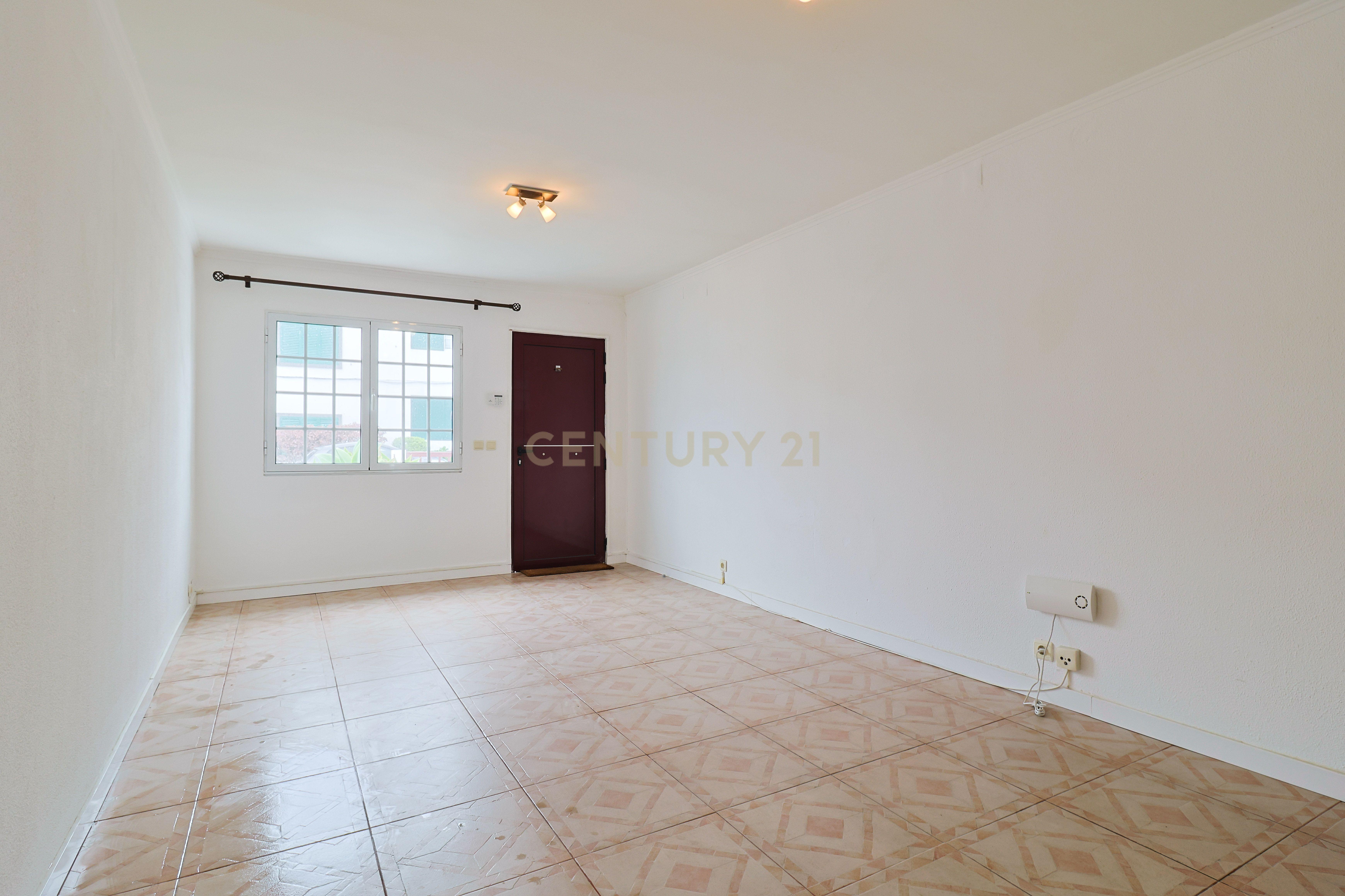 Moradia T2+1 com sótão, garagem, jardim e logradouro – Ponta Delgada - View 4