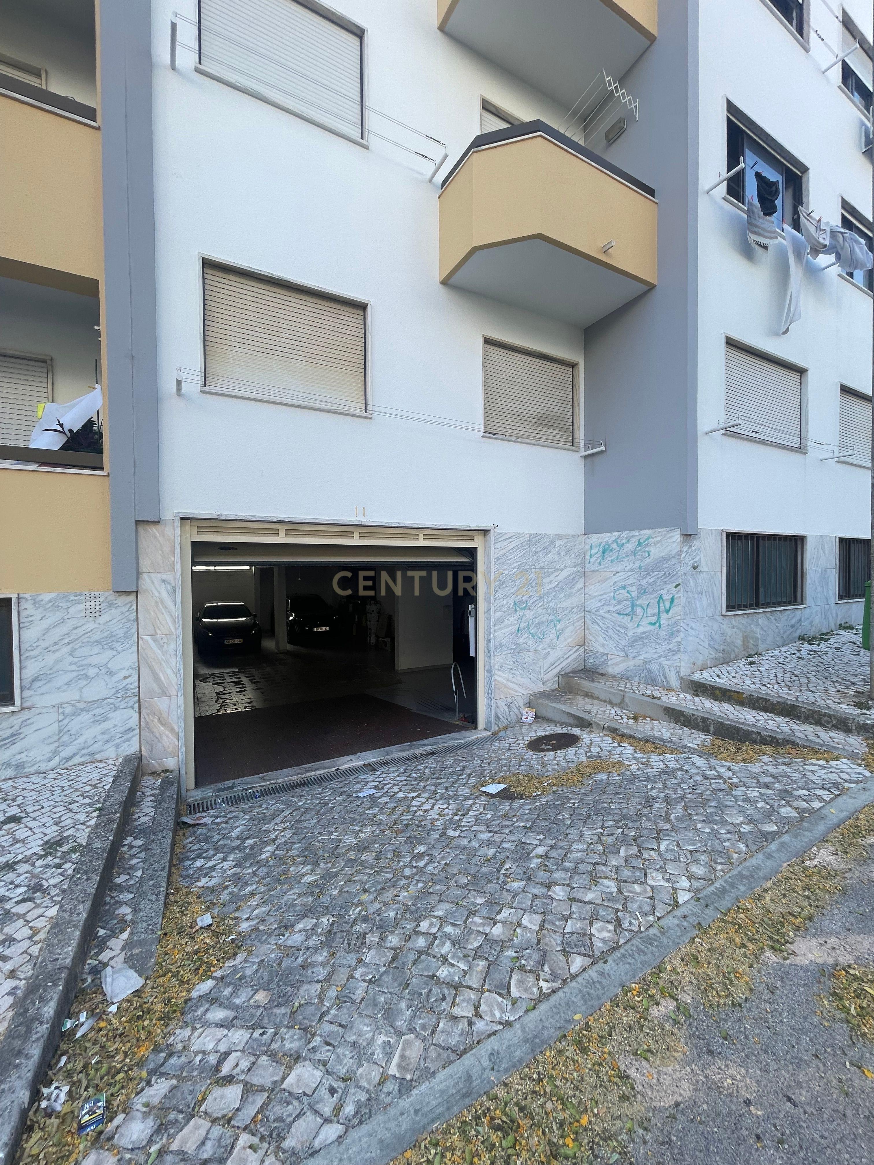 Fotografia 4 de Venda de Garagem – Estacionamento Coberto - QUELUZ