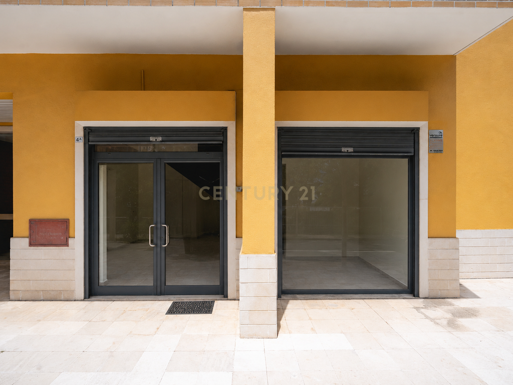Loja com excelente visibilidade na Urbanização Vila Chã | 92 m² - Image 3