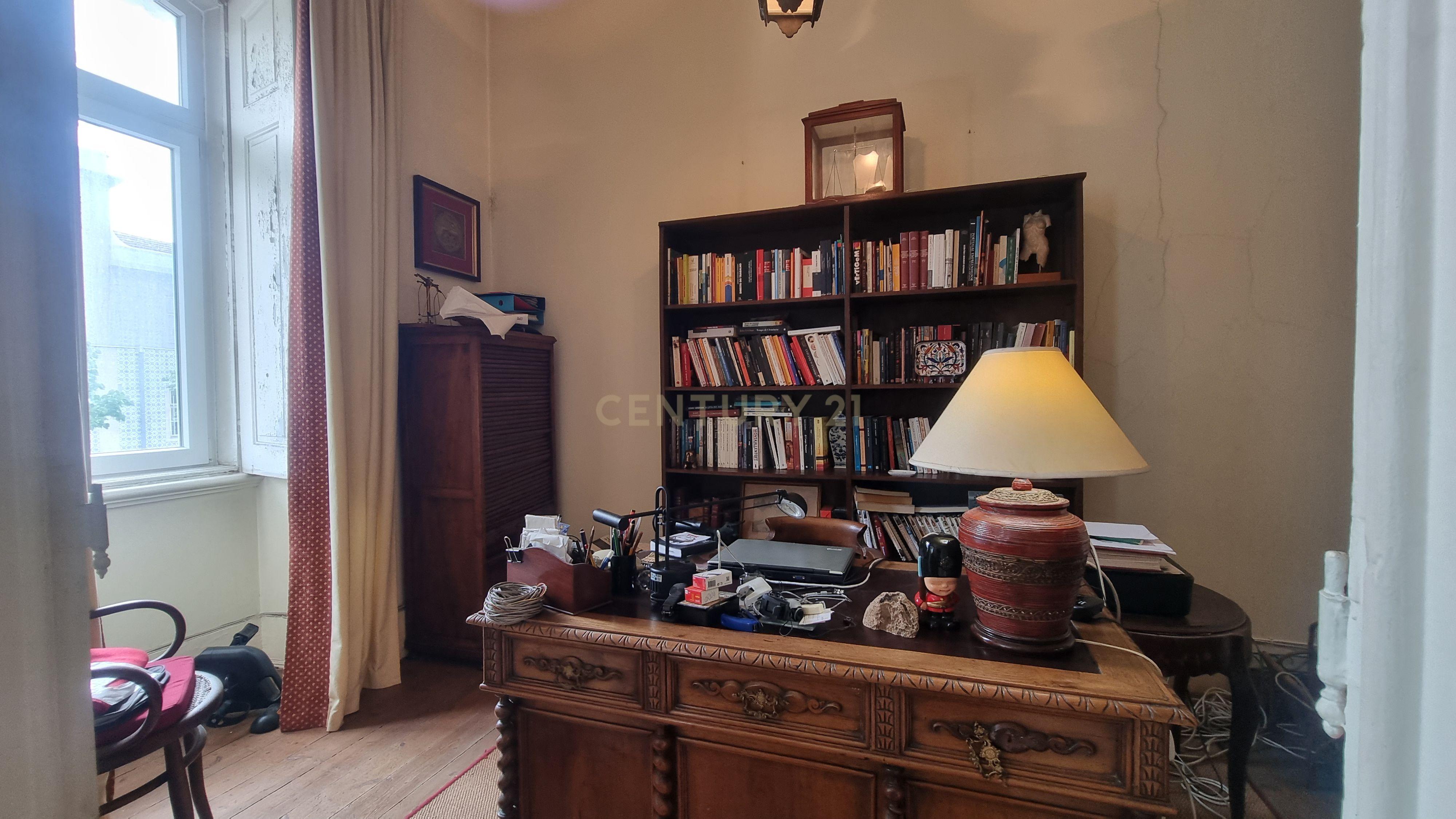 Apartamento Pombalino de Charme com 8 Assoalhadas – Av. Almirante Reis, Lisboa - Image 20