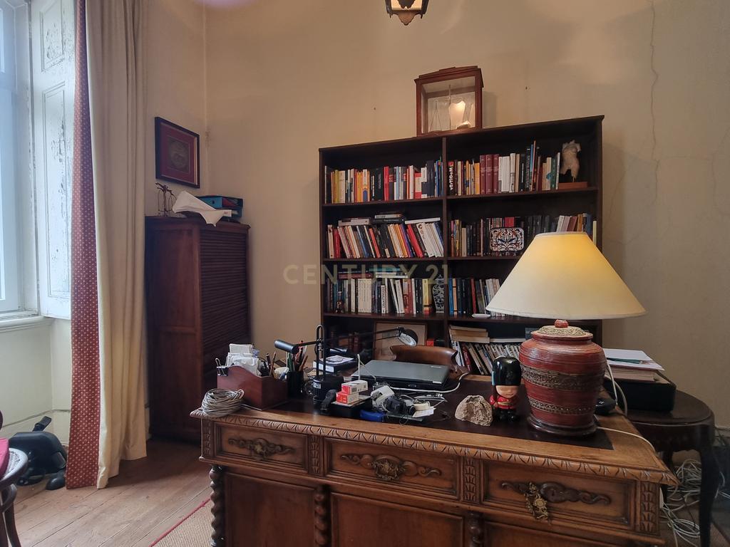 Apartamento Pombalino de Charme com 8 Assoalhadas – Av. Almirante Reis, Lisboa - Image 18