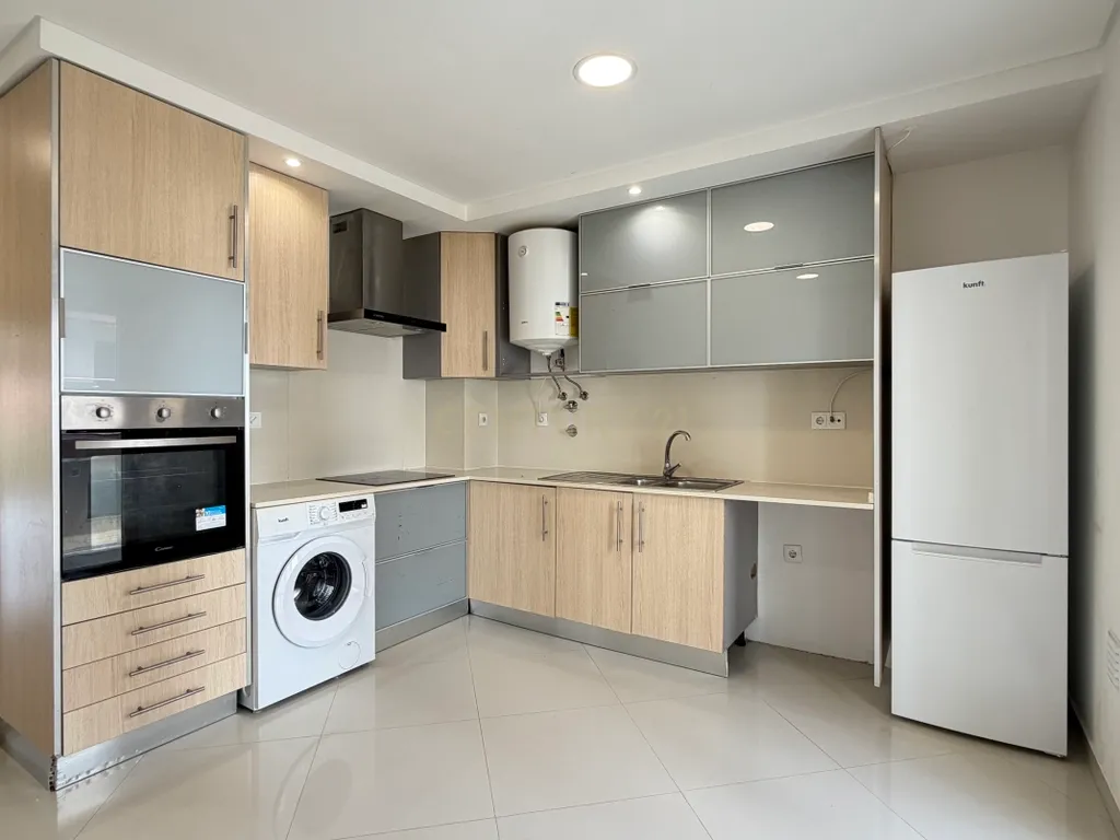 Apartamento T3 com Duas Varandas e Arrecadação, no Pinhal Novo - Image 7
