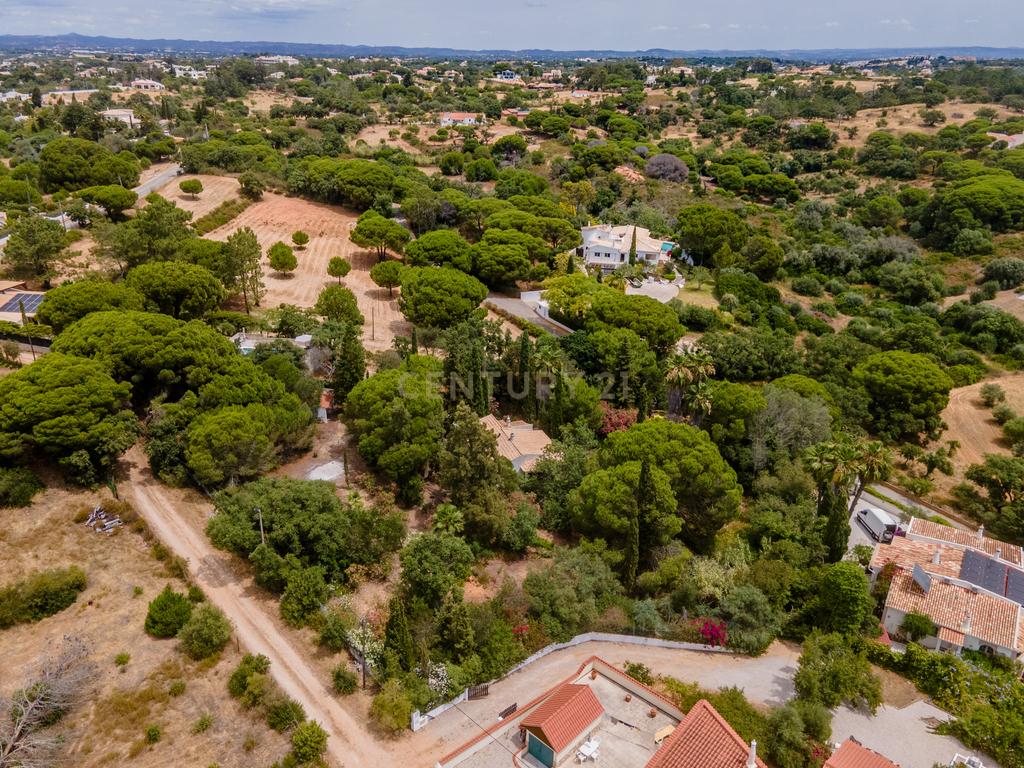 Moradia inserida em terreno com 3.560m2 a 5 minutos das Praias da Marinha, Benagil e Albandeira - Image 30