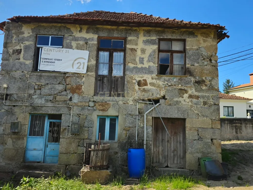 Moradia para recuperação + terreno com 1089m2 com viabilidade de construção - Image 2