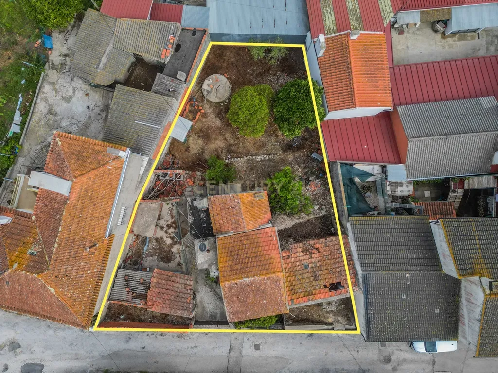 Moradia para recuperar com 250 m² em Vila Verde – Figueira da Foz - Image 43