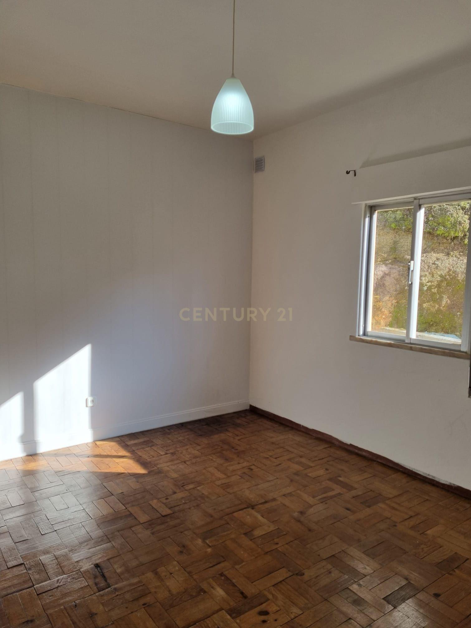 Fotografia 3 de Moradia T2 Renovada com Quintal | Vimieiro, Santa Comba Dão