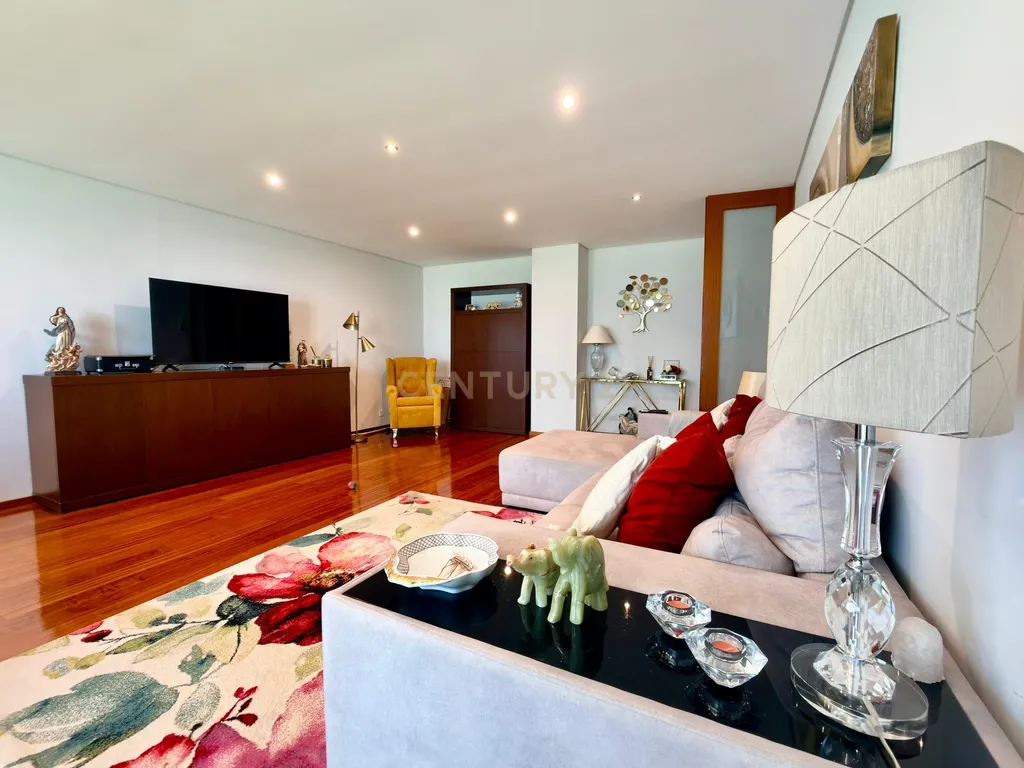 T3 NA 1ª LINHA DE MAR COM 2 LUGARES DE GARAGEM | LEÇA DA PALMEIRA - Image 4