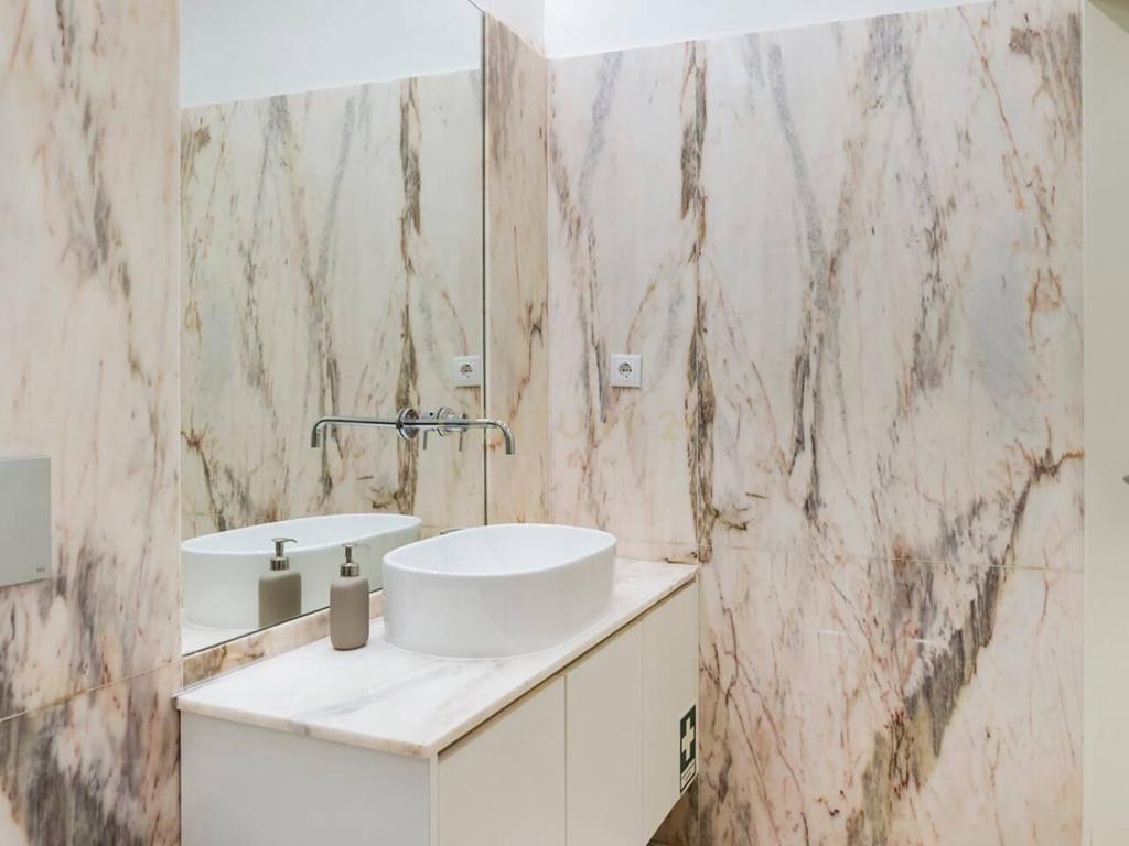 Apartamento T0 , com Licença AL, na Rua de Camões – Porto - Image 11