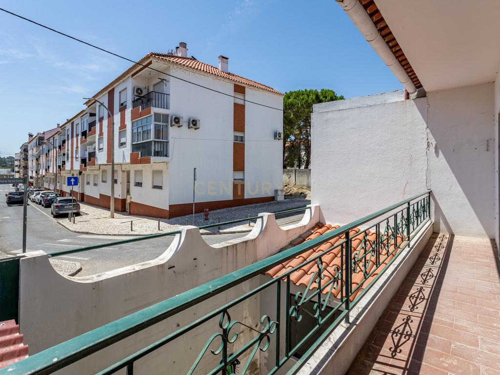 Espaçosa Moradia T3 em Azambuja, Lisboa - Image 26