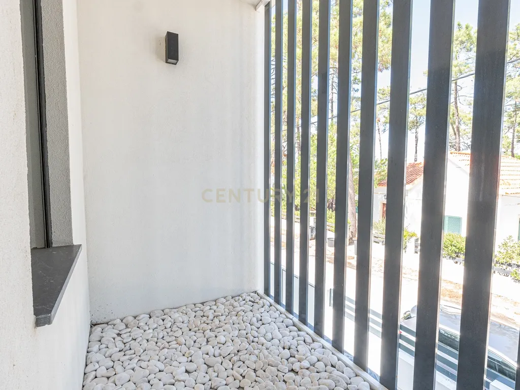 Moradia T4 na Aroeira - Image 26
