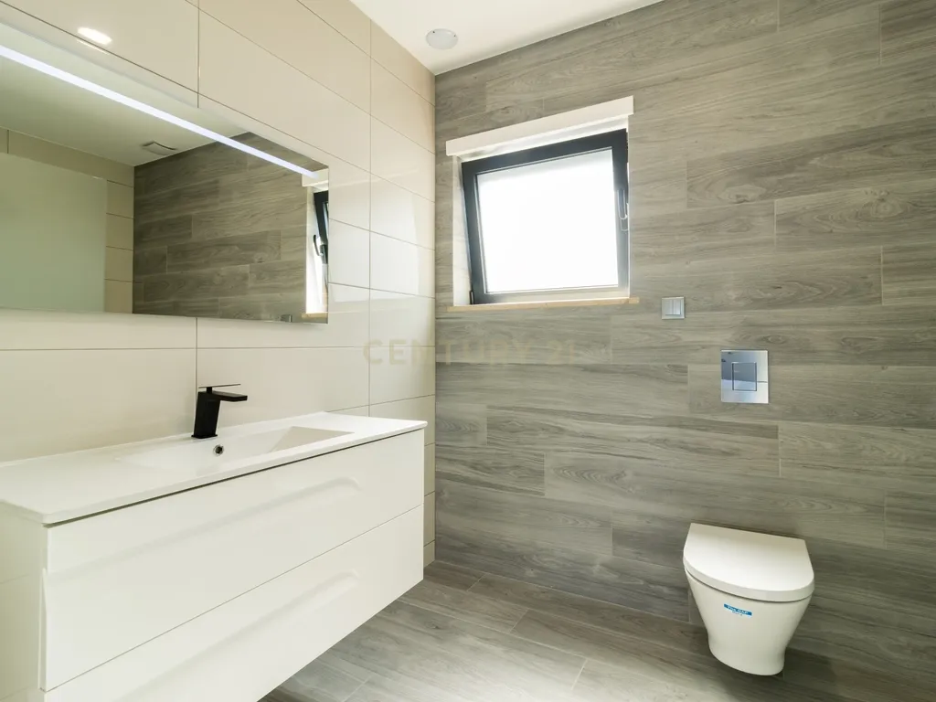 Propriedade Totalmente Renovada com Armazém/Garagem de Grande Dimensão e Piscina em Monte Real - Image 19