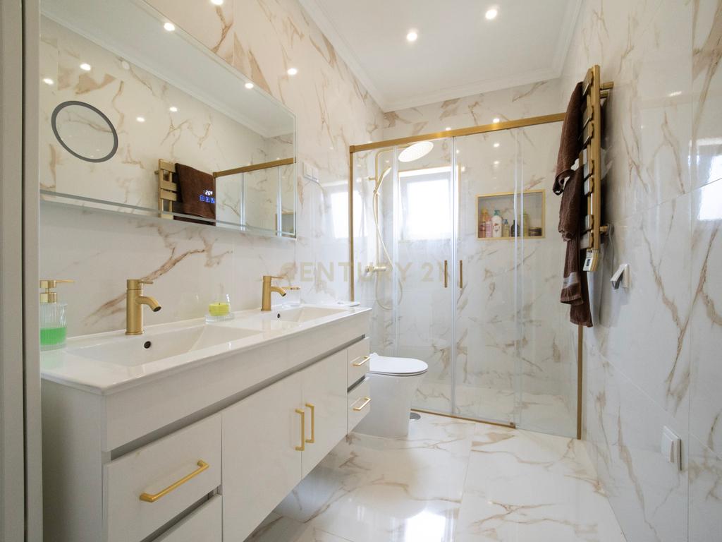 Moradia T2 Renovada, com 119 m² de Logradouro - Image 10