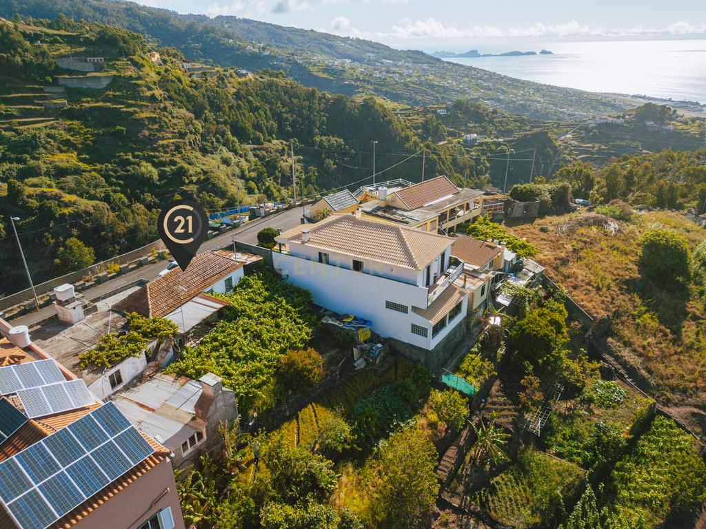 Moradia Tradicional Madeirense com Terreno de 1300 m² em Gaula - Image 1