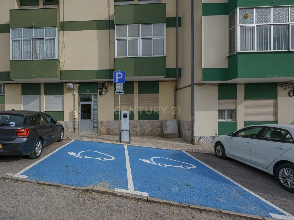 Apartamento T2 na Moita com 2 Varandas e Ponto de Carregamento para Veículos Elétricos - Image 26