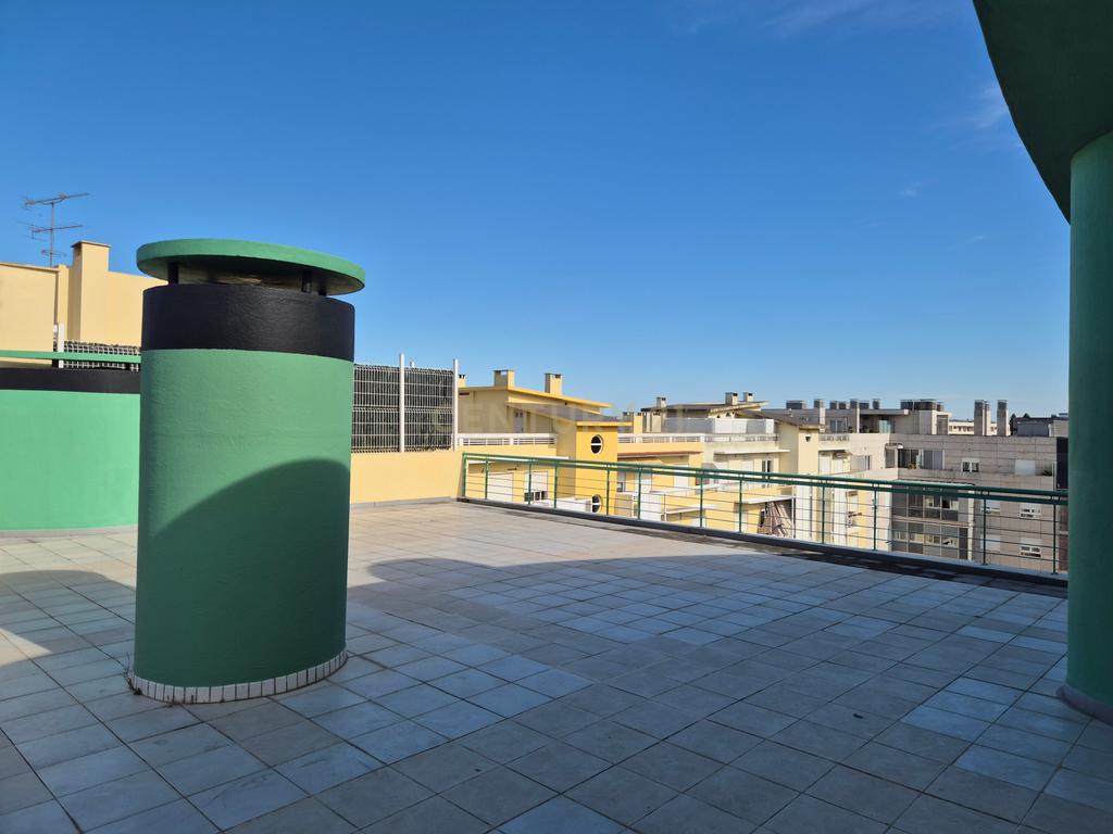 Espaçoso Apartamento T4 no Parque das Nações, Lisboa, com Garagem - Image 25