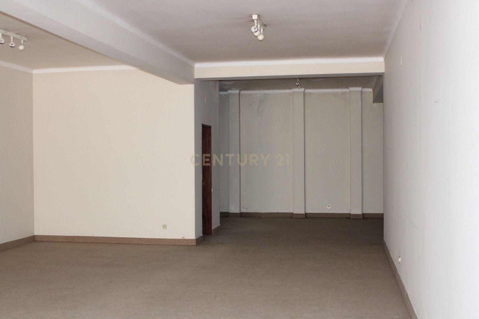 Fotografia 3 de Ampla Loja com 129 m² e Estacionamento Privativo!