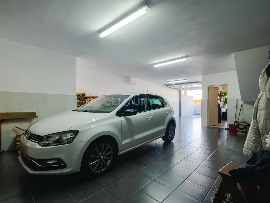 Moradia T4 com 255 m², Suíte Generosa, Jardim e Garagem para 3+ Viaturas | Astromil, Paredes - Image 53