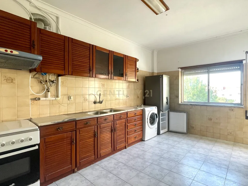 Apartamento T2 com Duas Varandas, no Centro do Pinhal Novo - Image 7