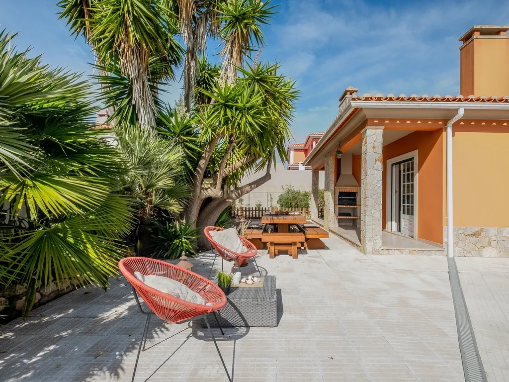 Elegante Moradia T4 com Piscina e Jardim em Mafra: Um Equilíbrio Perfeito entre Campo e Praia - Image 38