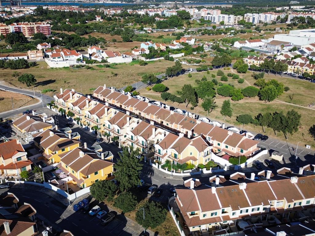 🏡 Moradia T3 em Bacelos de Gaio – Conforto, Espaço e Qualidade de Vida no Seixal - Image 40