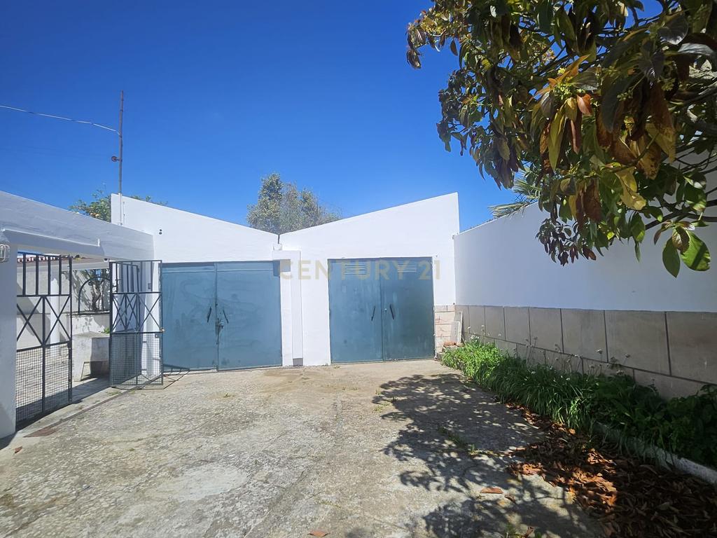 Moradia Bifamiliar T4 com Quintal e Garagem no Bairro das Nogueiras, Évora - Image 40