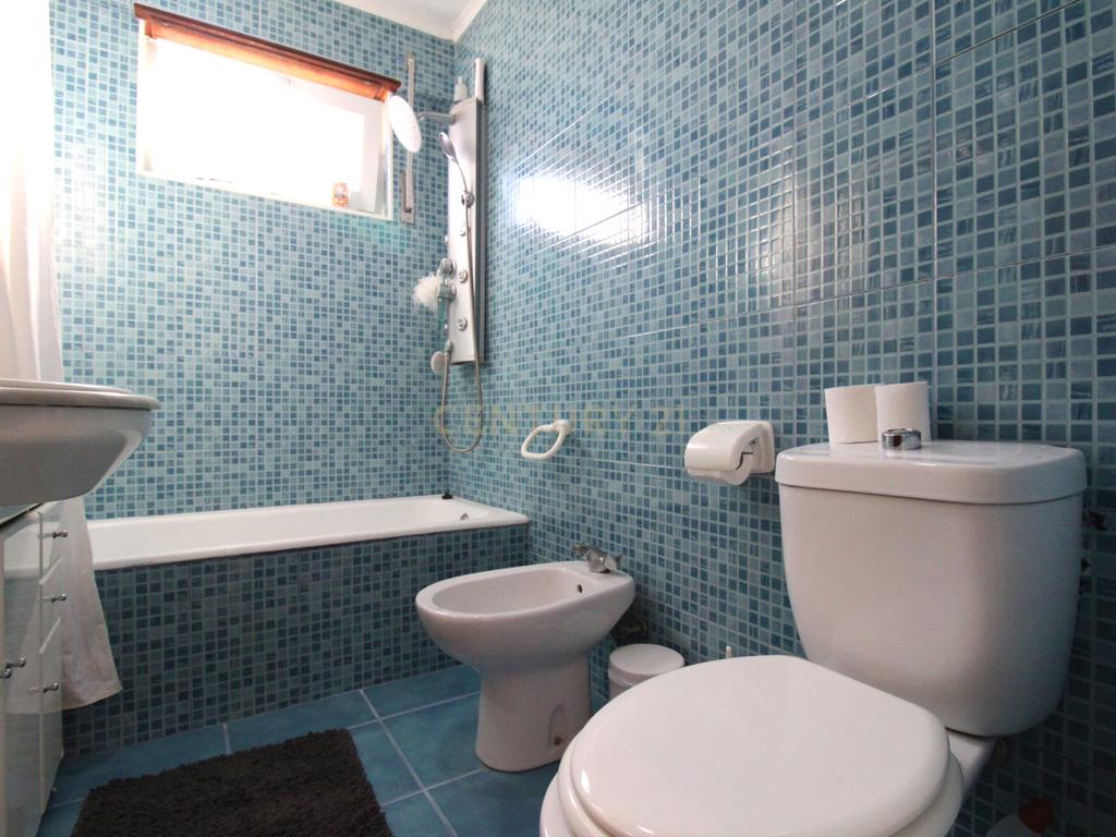 Espetacular Moradia T5 no Casal Do Marco com Garagem  - Image 8