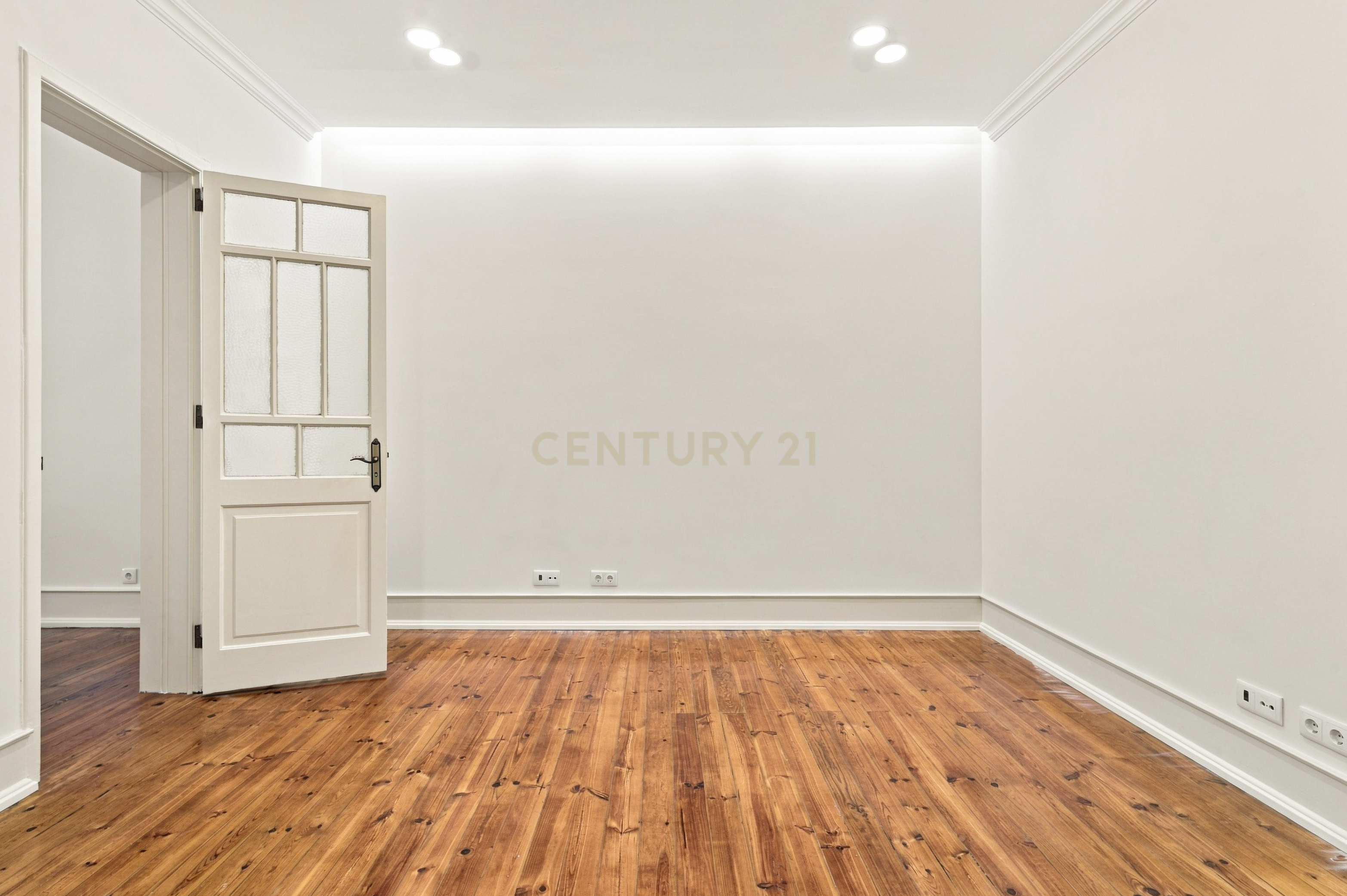 Fotografia 12 de Exclusivo na Penha de França | T3 Totalmente Remodelado com Elevador, Cozinha Equipada e Logradouro Privativo de 41 m²