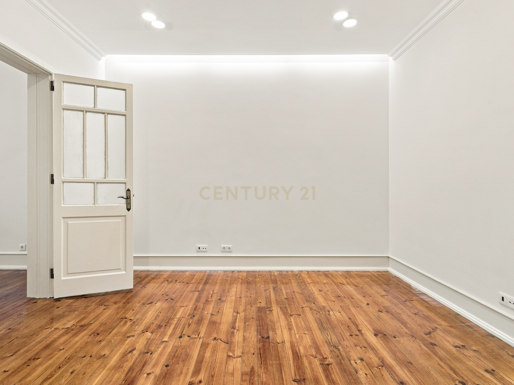 Exclusivo na Penha de França | T3 Totalmente Remodelado com Elevador, Cozinha Equipada e Logradouro Privativo de 41 m² - Image 12
