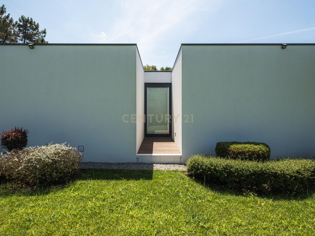 Luxuosa Moradia T4 com Piscina e Vista Panorâmica em Lousada - Image 59