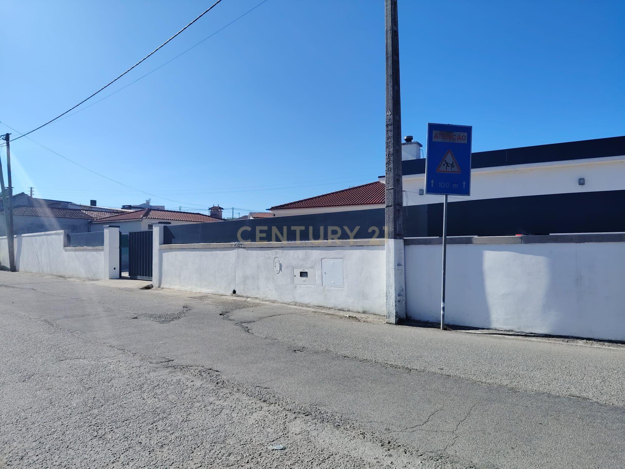Fotografia 5 de Moradia térrea T2+1 restaurada na Póvoa do Valado ⚠️ Este imóvel encontra-se registado como comércio, em processo de alteração de afetação para habitação