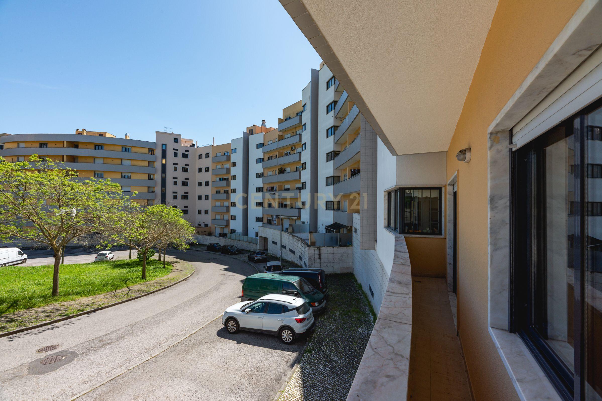 Fotografia 8 de Apartamento T3 | Terraço, Box e Arrecadação | Urbanização da Ribeirada, Odivelas