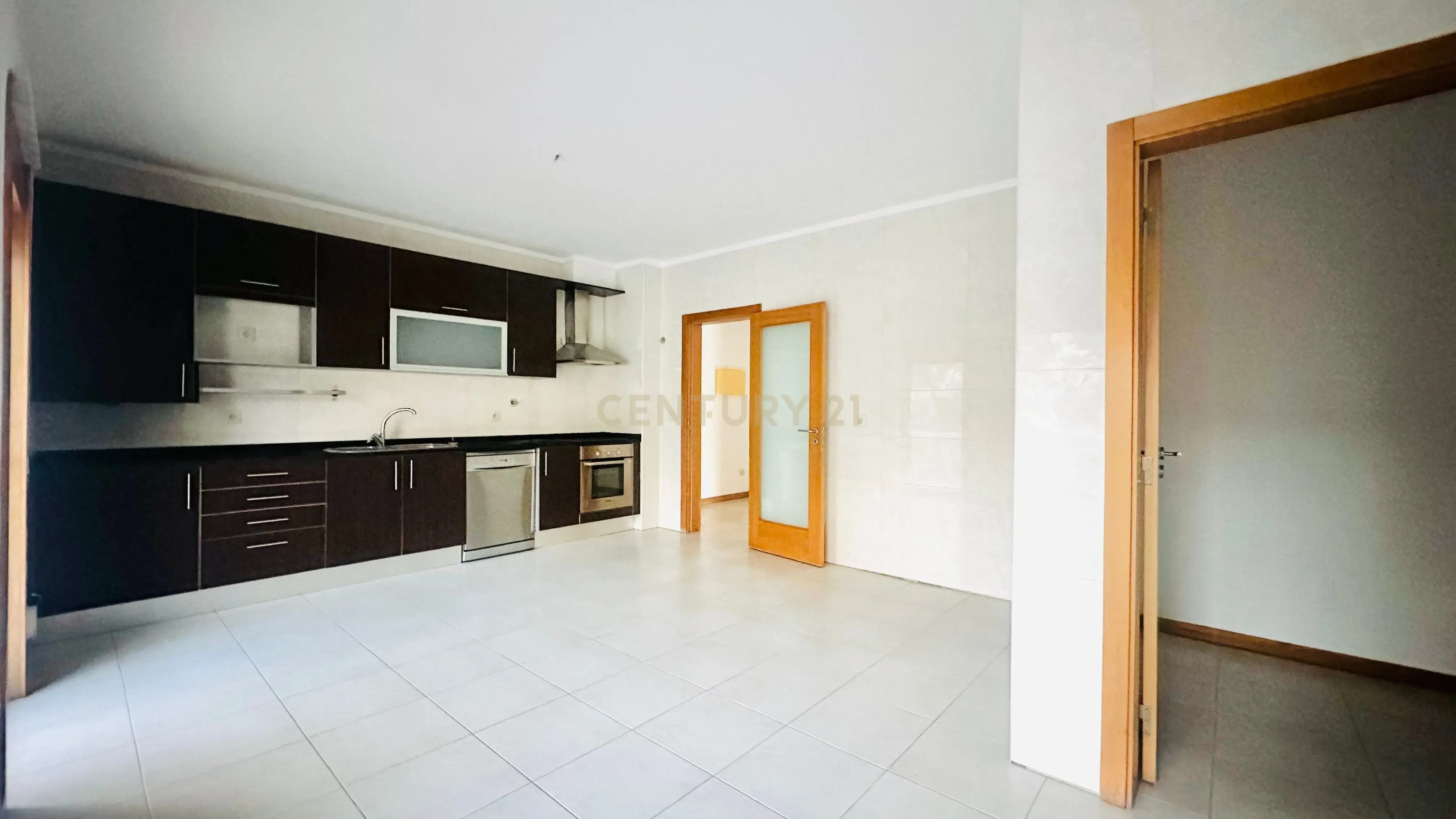Fotografia 9 de Apartamento T4 com Terraço, Varandas, Garagem e Lugar de Estacionamento, na Vila Serena, Pinhal Novo