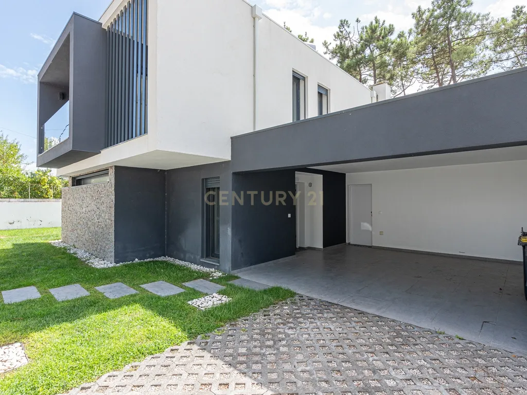 Moradia T4 na Aroeira - Image 32