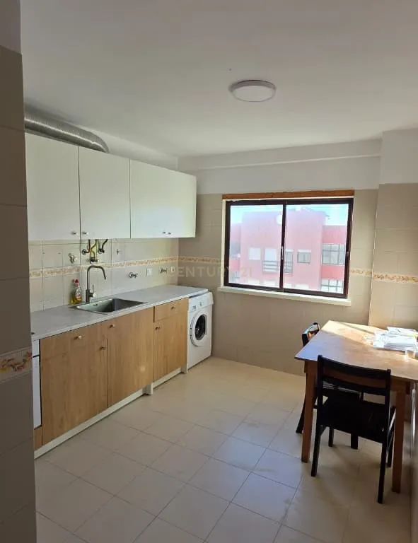 Arrenda-se apartamento T2 para 2º Andar com Elevador em Peniche edifício Berlenga. Se procura uma zona - Image 26