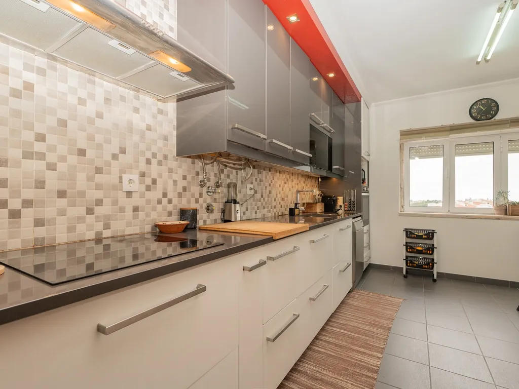* ESPECTACULAR APARTAMENTO NO CENTRO DE MAFRA, COM VARANDA E PARQUEAMENTO * - Image 19