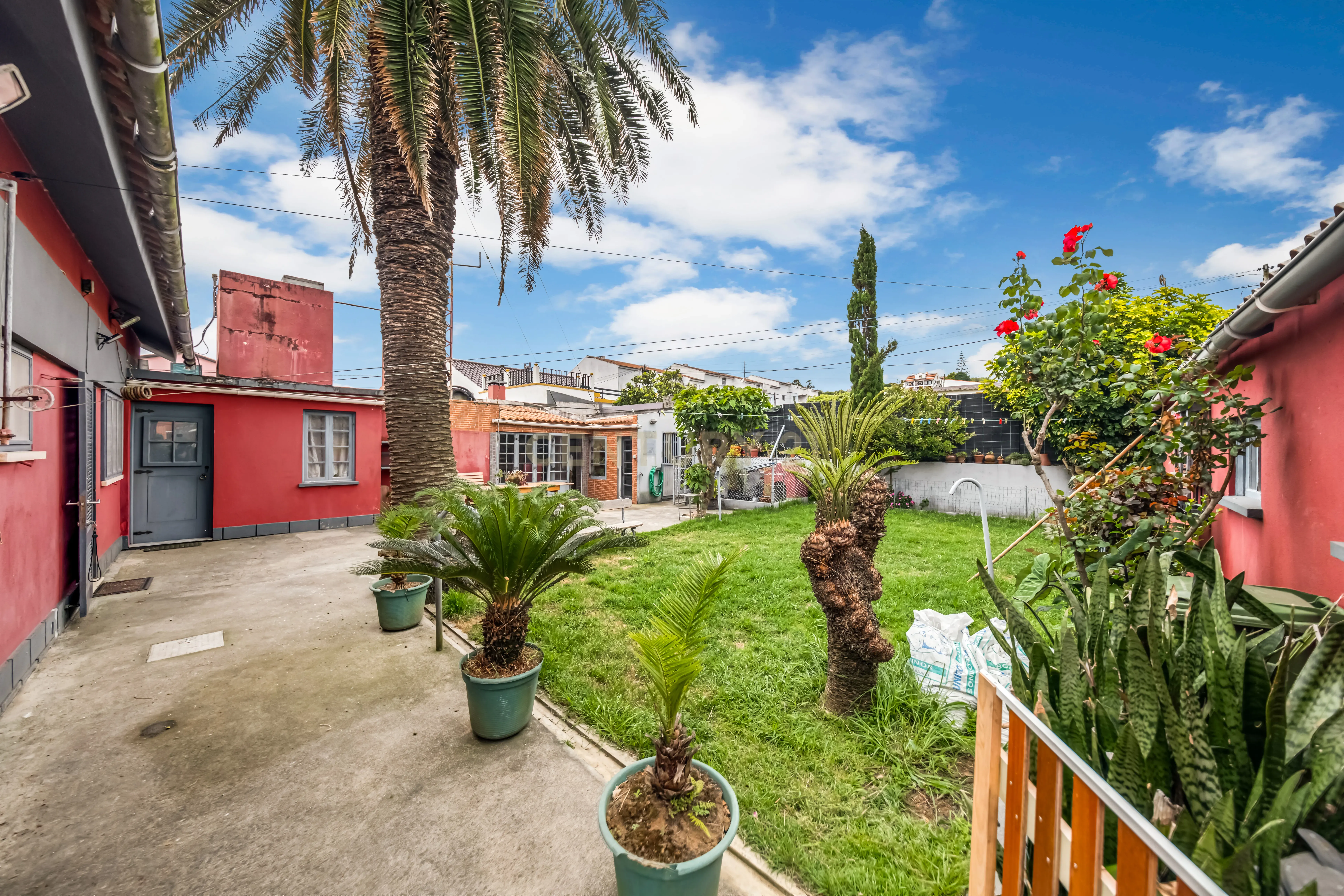 Fotografia 6 de Moradia T2 + 1  com Jardim e Garagem em Porto Judeu - Angra do Heroismo