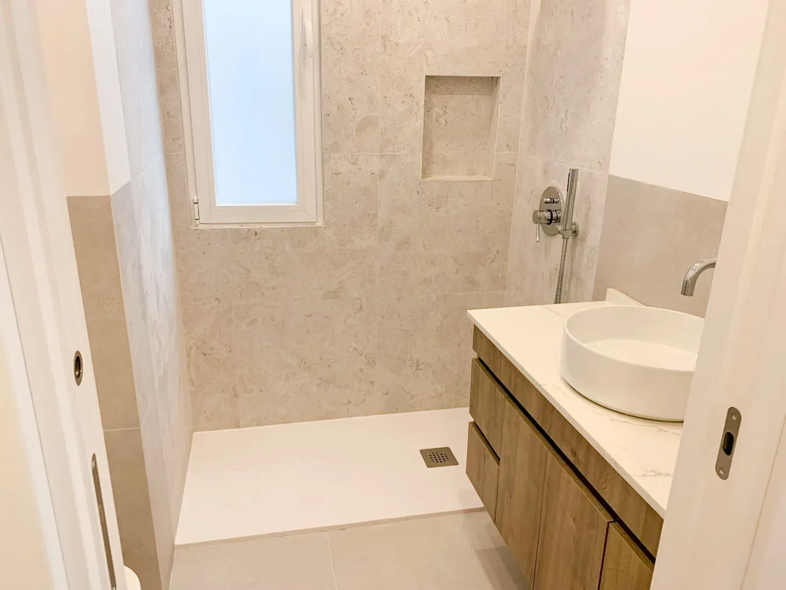 Fotografia 3 de T4 nas Torres de Alfragide | 4 Suítes e 172 m² de Elegância e Conforto