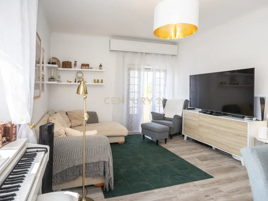 Magnífico T4 no Bairro de São Gabriel com 3 Varandas e Vista Panorâmica – Setúbal - Image 12